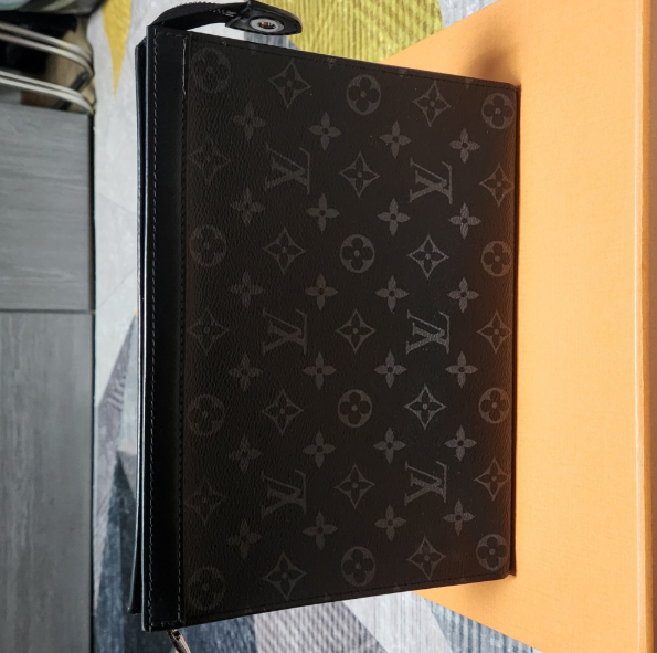 루이비통 클러치