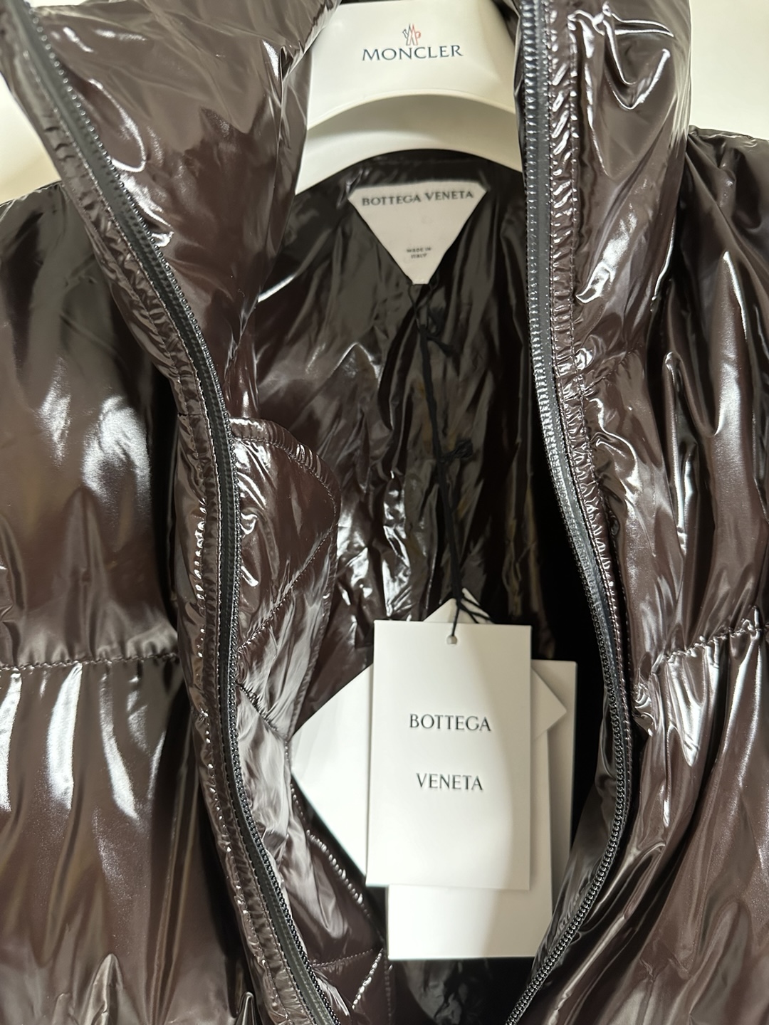 보테카베네타 구스패딩