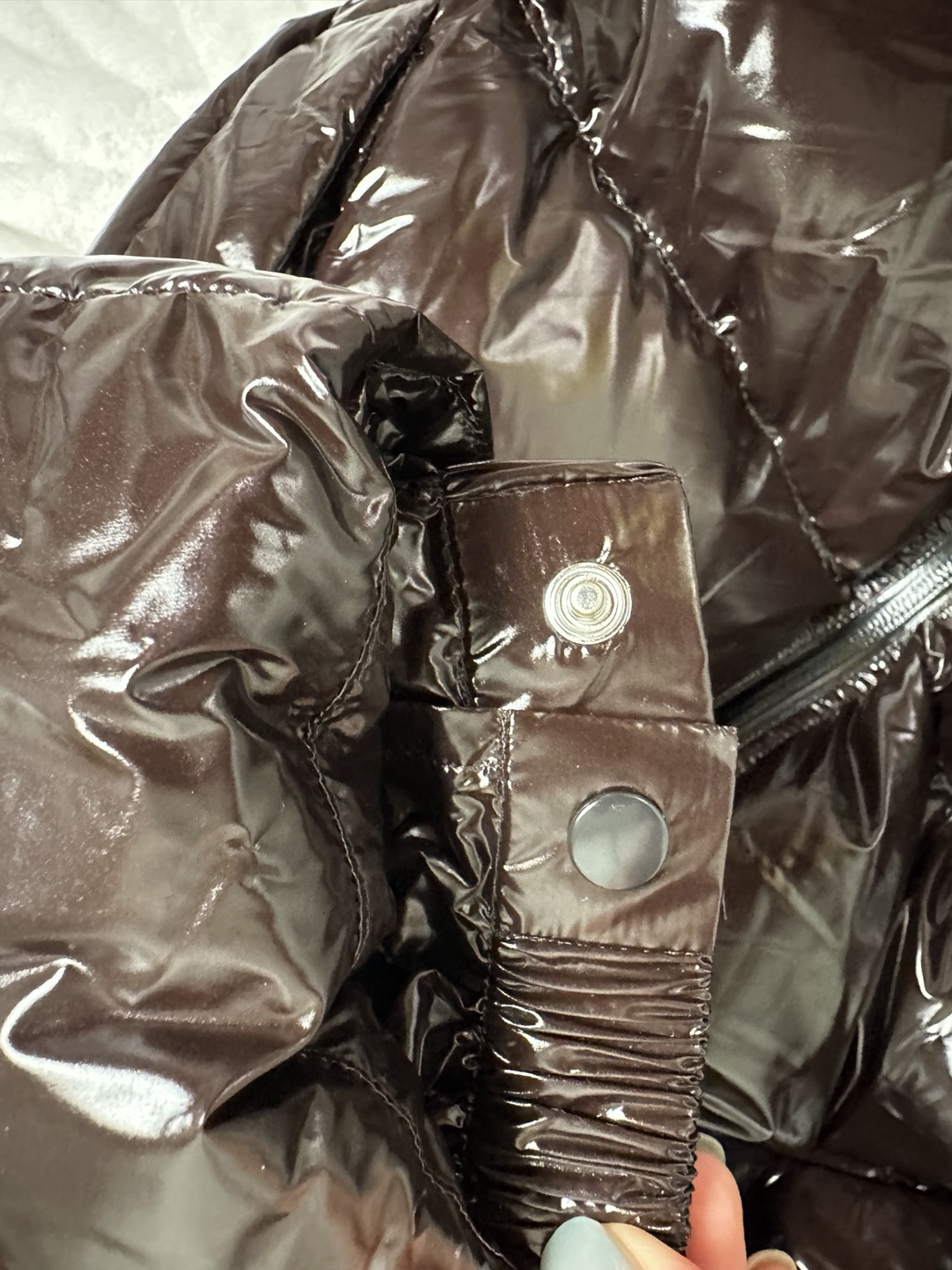 보테카베네타 구스패딩