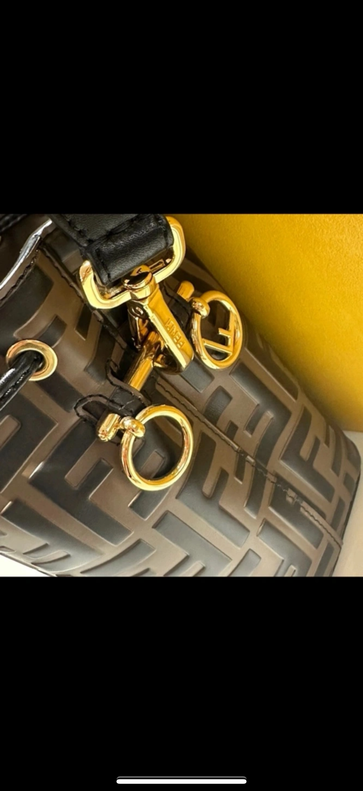 펜디 몬트레조 버킷백