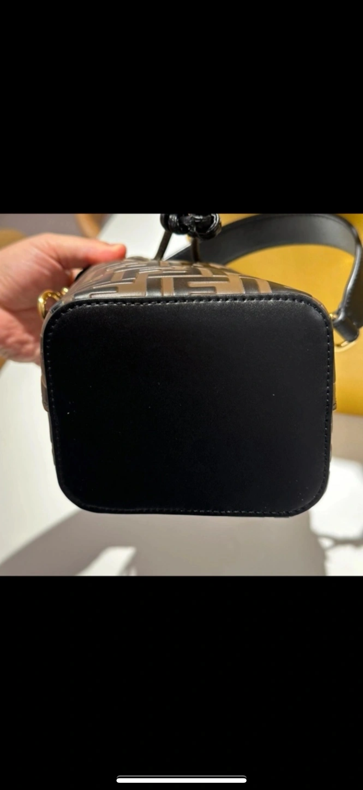 펜디 몬트레조 버킷백