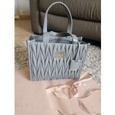 미우미우토트백