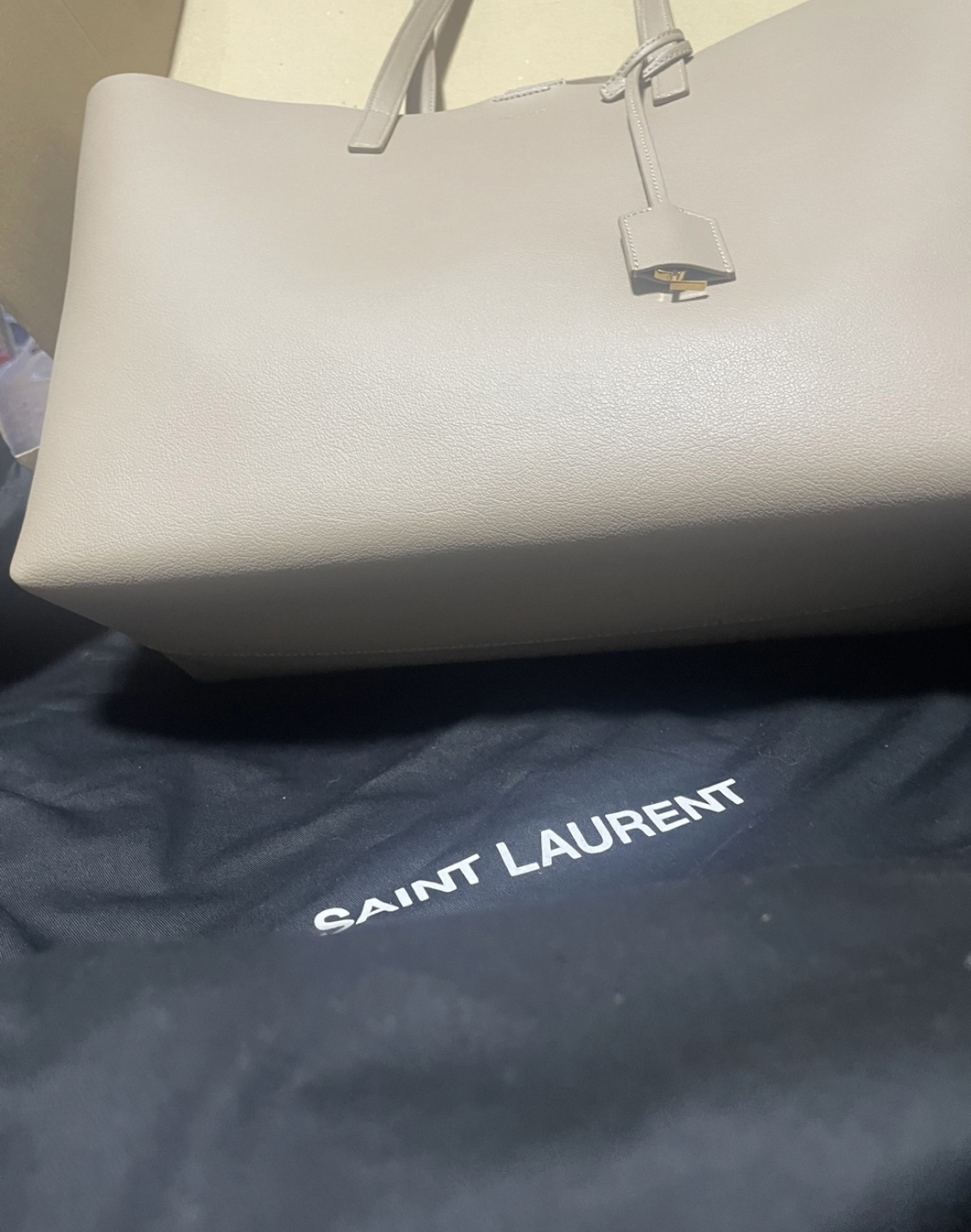 생로랑 이스트 웨스트 쇼퍼백