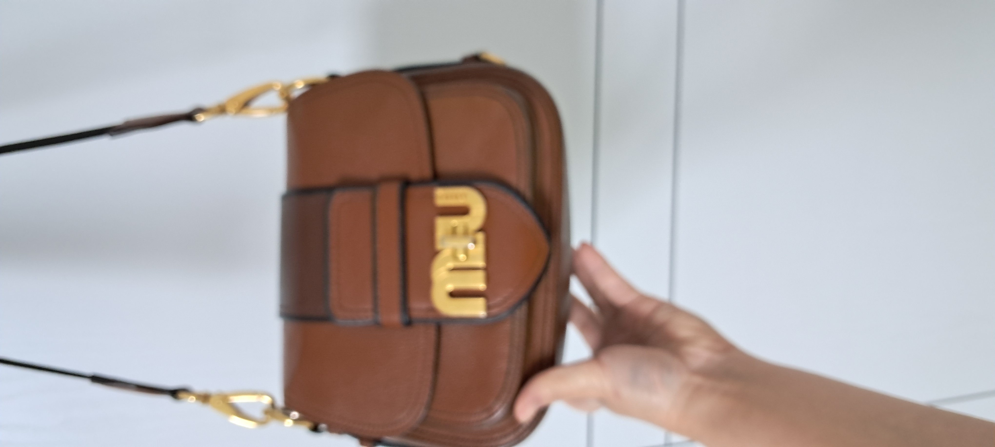 미우미우 크로스백