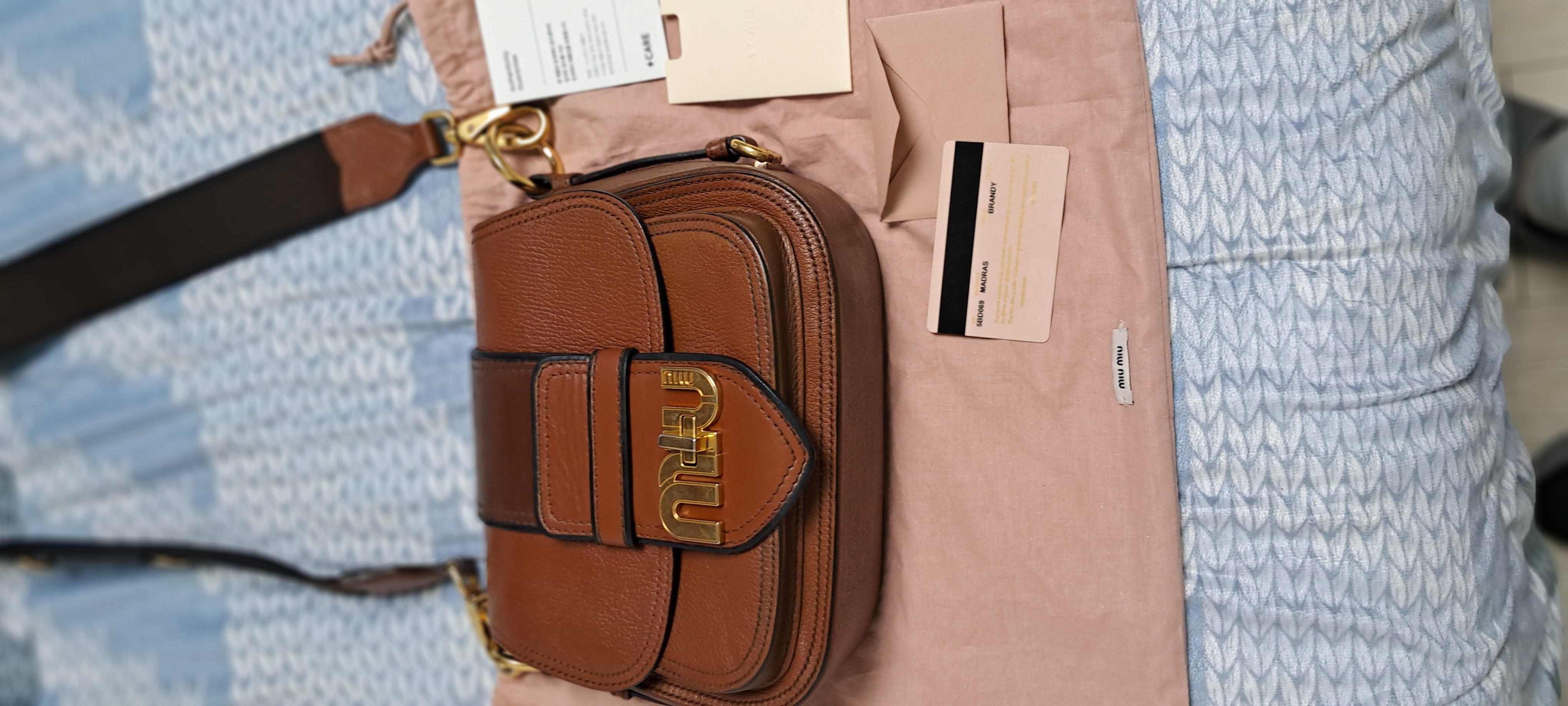 미우미우 크로스백