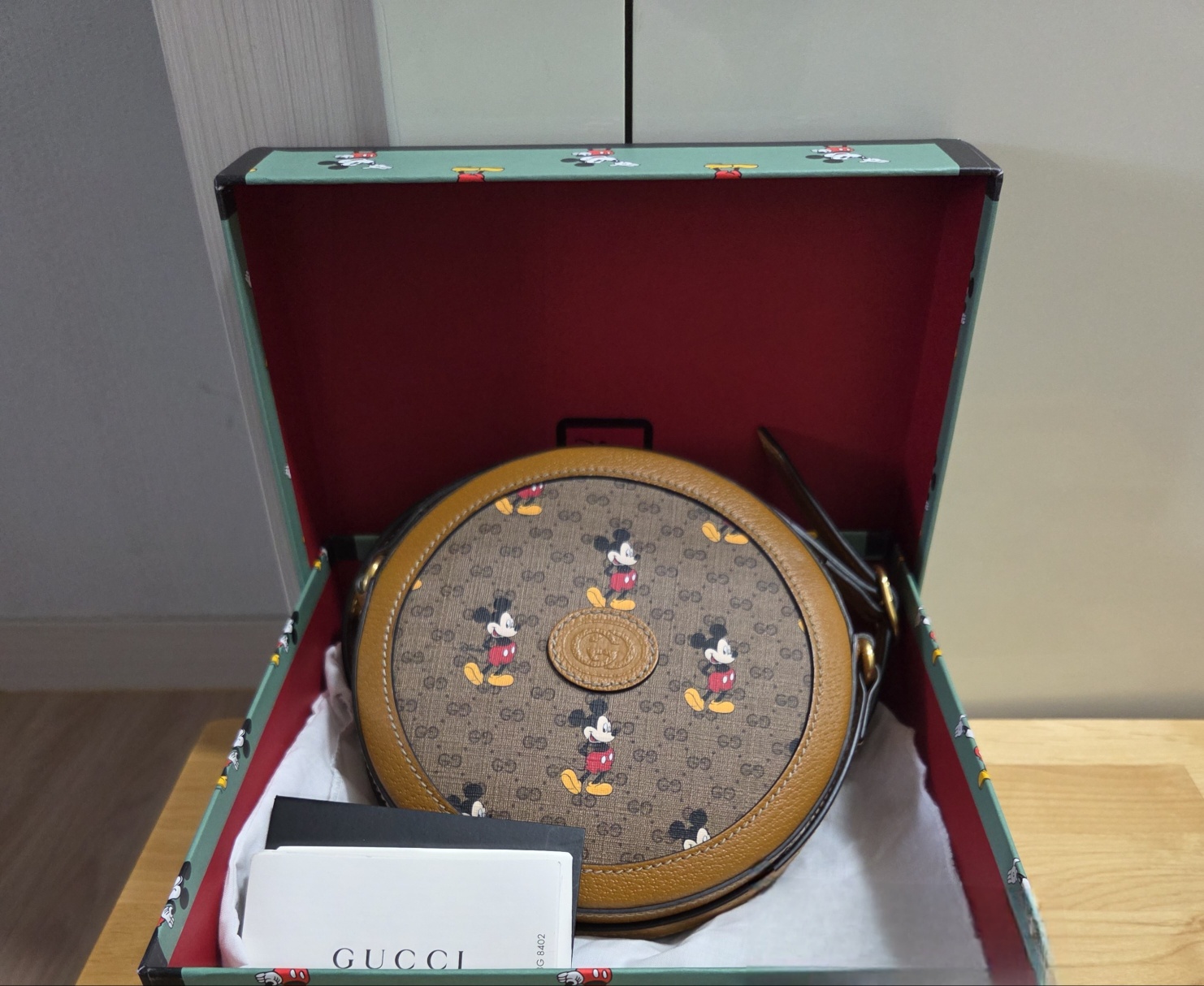 구찌 미키마우스 콜라보 라운드 숄더백