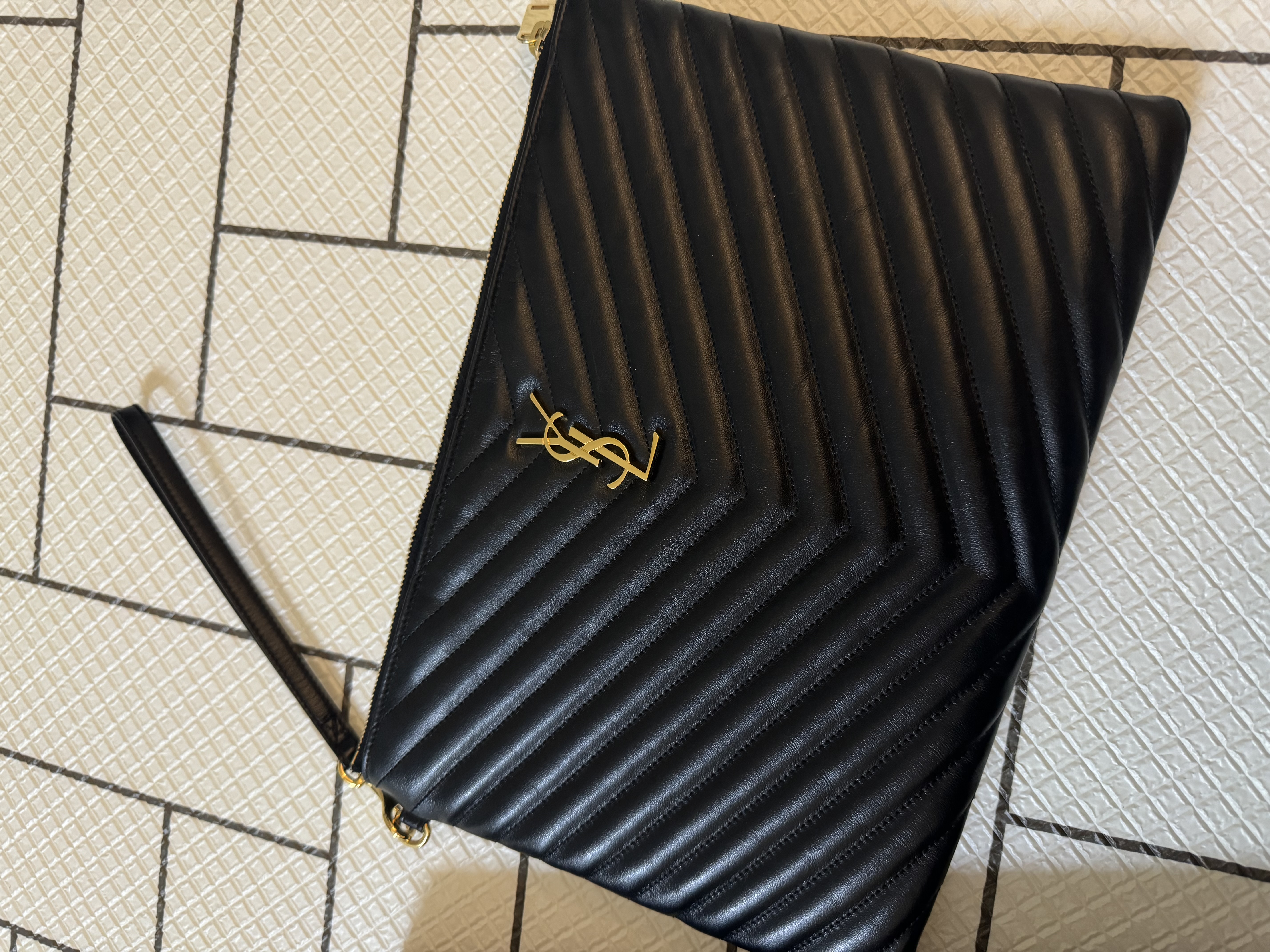 생로랑 블랙 클러치