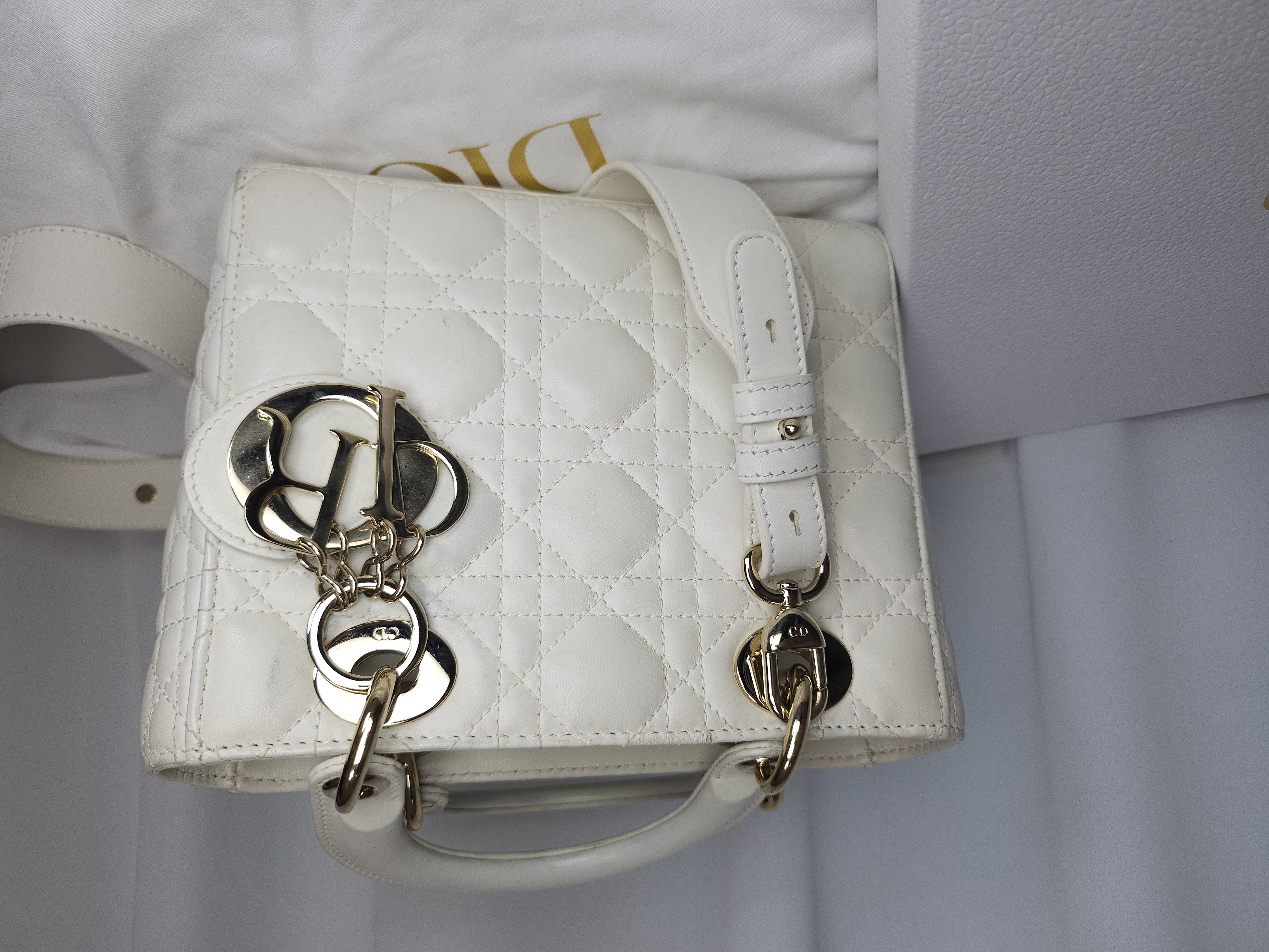 [압구정] 디올 레이디 ABC 까나쥬 화이트라떼 스몰 백 M0538ON