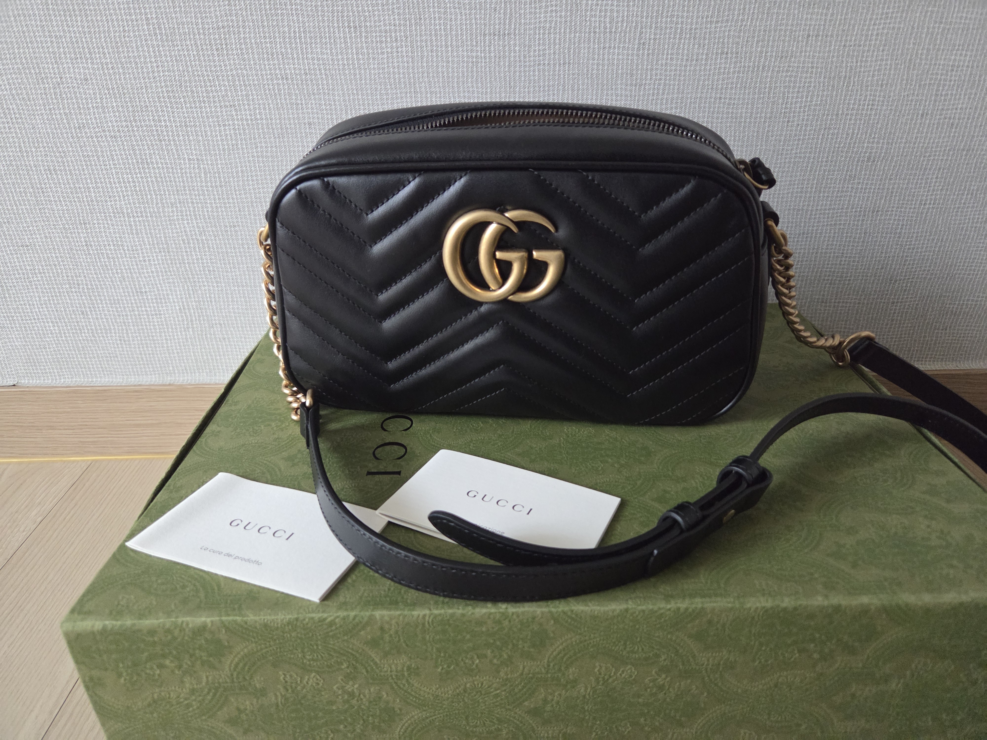 구찌 마몬트 마틀라세 카메라백 블랙