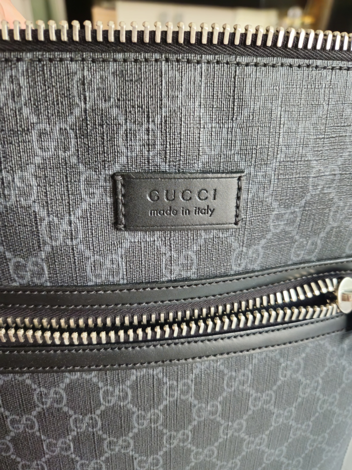 구찌GG수프림 메신저백 블랙