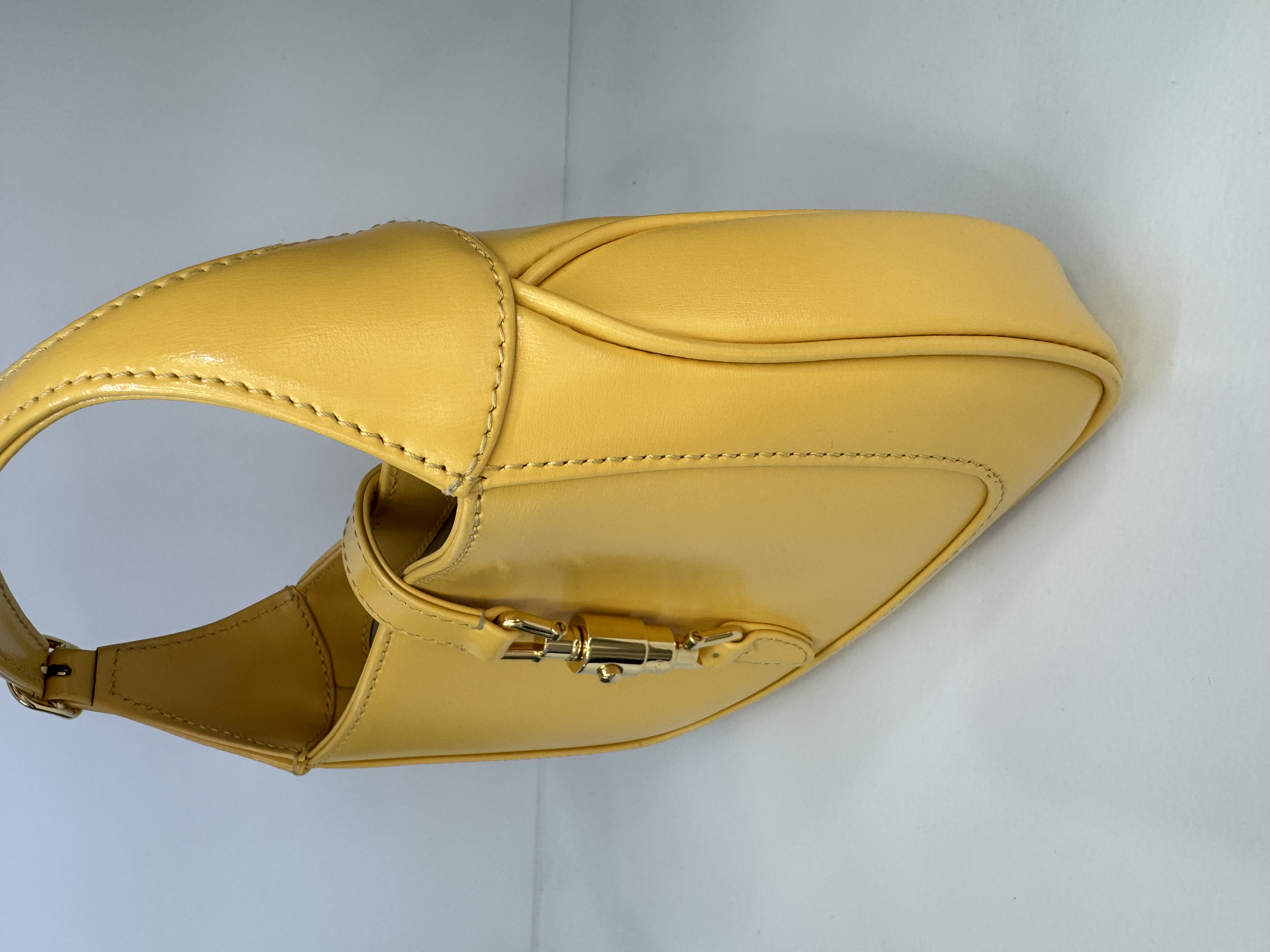 구찌 1961 재키 스몰백 옐로우