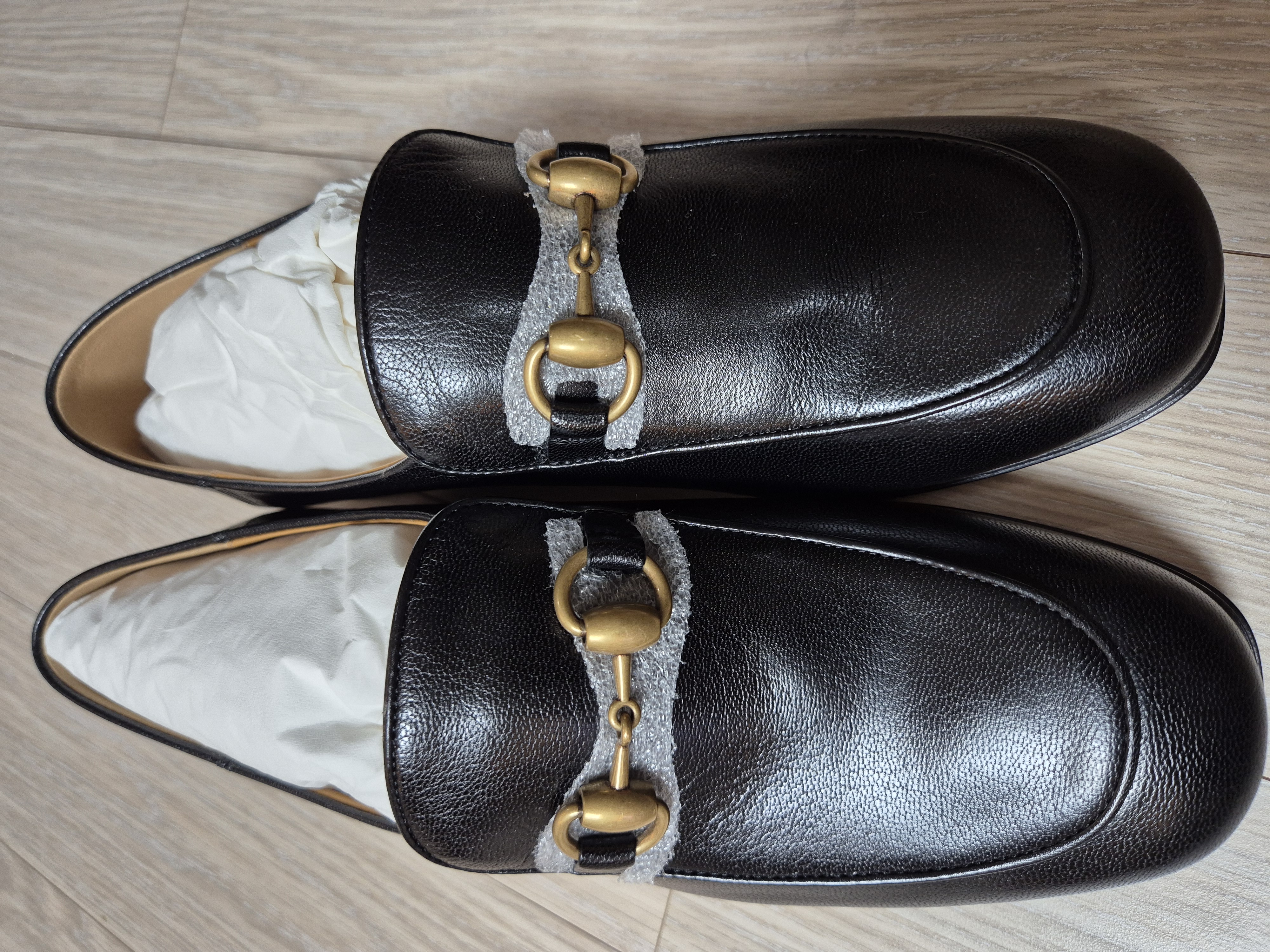 구찌 블랙 가죽 로퍼