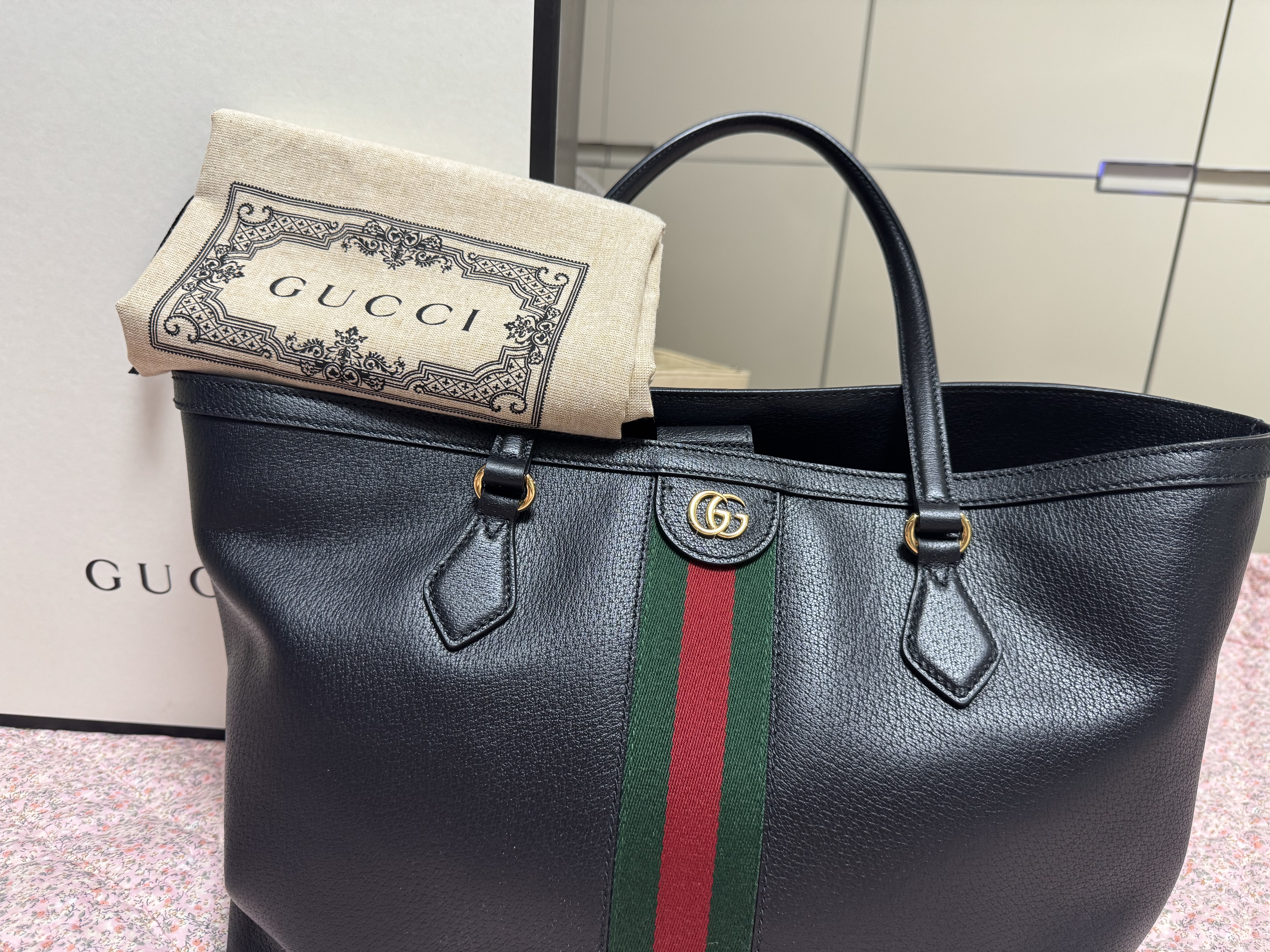 구찌 오피디아 라지 토트백(정품)